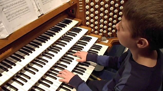 (con't from Part III)
Young people are typically fascinated by pipe organs if they're introduced to them correctly; some of them will tell you they love the organ and they'd like to play it in church if someone only bothered to show them how.
If they have piano or keyboard skills, they can learn the organ basics in about 2-3 hours; it takes about an additional hour to train their feet to find their way about the organ's pedals.
Most of the newer consoles have an Automatic Pedal, or Pedal to Great Bass coupler, piston to allow the 